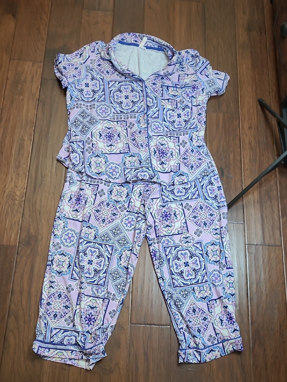Joyspun Short-Sleeve Button-Up Top & Cropped Pants Pajama Set size XL (16-18)